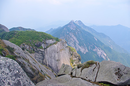 在中国南部山顶的伟大岩石图片