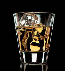 黑色威士忌冰块反射岩石不倒翁玻璃黄色图片