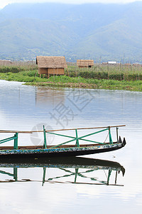 湖边的石洞房屋高跷入口假期栅栏木头国家旅游住房栖息地窗户图片