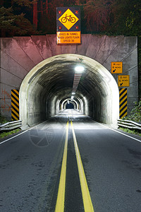 隧道黑暗护栏白线灰色街道路线运输水平车道旅行图片