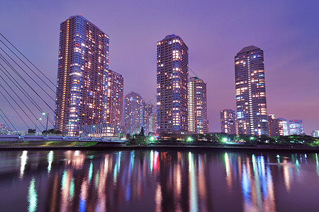 夜间城市摩天大楼蓝色墨田天际反射建筑学图片
