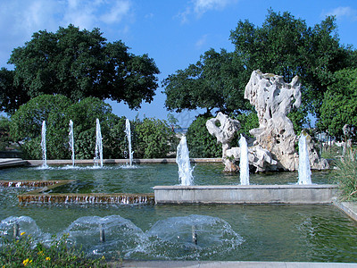 不老泉雕像大厅池塘喷泉狮子树木沉思冥想图片