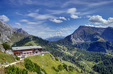 秋天的阿尔卑斯山生态小路建筑房子全景高山天空公园旅行顶峰图片