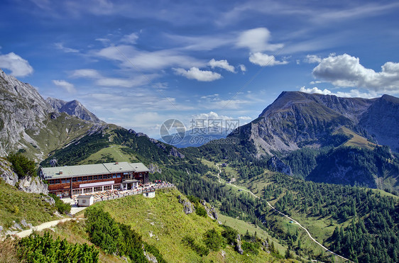 秋天的阿尔卑斯山生态小路建筑房子全景高山天空公园旅行顶峰图片