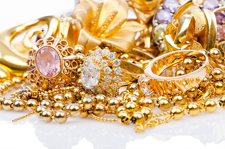 大量金首饰的收藏钻石宝石优雅女性吊坠魅力耳环石头金属奢华图片