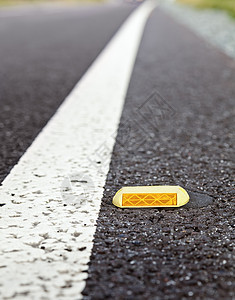 路路标志塑料黄色道路路面反光标记安全装置粒状沥青街道图片