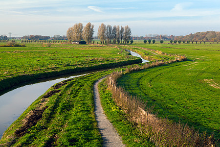 荷兰田地的荷兰河图片