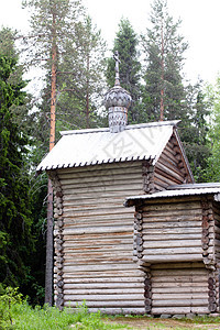 木制教堂晴天白色阴影宗教雕刻工艺手工阳光木头森林图片