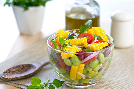 豆豆和玉米沙拉营养小吃饮食红色绿色蔬菜烹饪食物美味美食图片