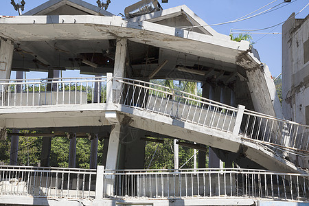 地震期间被摧毁的建筑建筑物图片