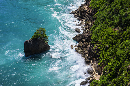 普拉乌卢瓦图庙的岩石海和波浪石头海滩古董地平线爬坡海洋热带假期悬崖海景图片