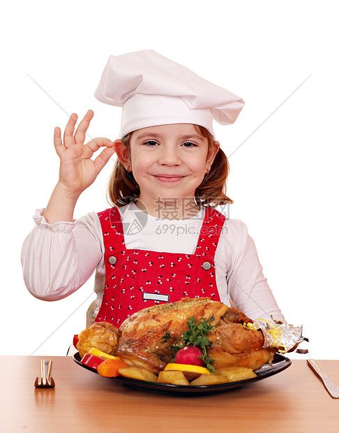 美丽的小女孩烹饪用烤鸡做饭图片