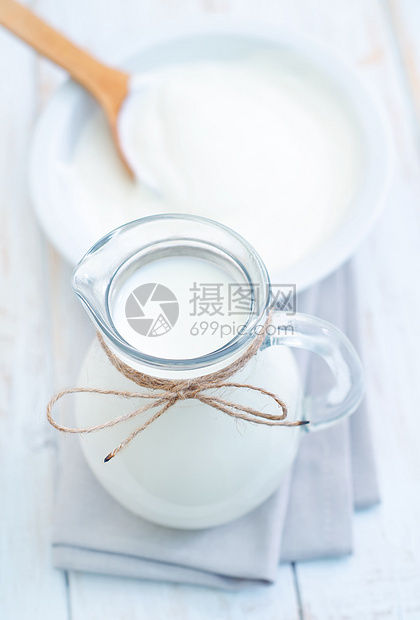 新鲜牛奶液体烹饪食谱水壶美食木板奶精国家投手奶制品图片