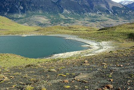 智利湖湖多云风景荒野火焰草原爬坡图片