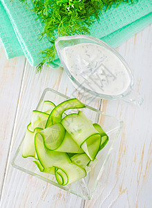 加黄瓜沙拉玻璃植物食物午餐营养酸奶蔬菜薄荷胡椒盘子图片