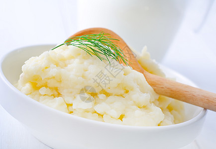 土豆泥土豆黄油桌子美食状物食物乡村小吃厨房勺子图片