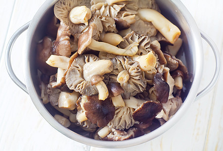 蘑菇盘子洋葱饮食生长盐渍菌类伞菌沙拉美食植物图片