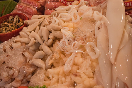 市场上的新鱿鱼市场眼睛团体乌贼烹饪海洋海鲜触手美食章鱼生活图片