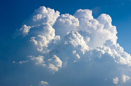 云季节白色太阳天气全球天空季节性晴天多云天堂图片