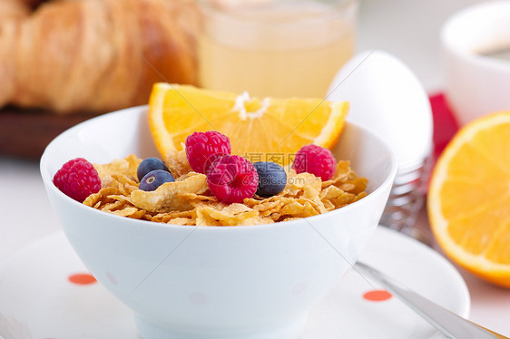 玉米片橙子酸奶羊角面包健康水果咖啡图片