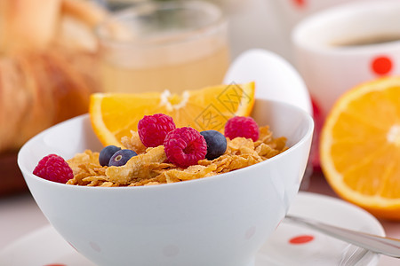 玉米片水果健康面包橙子羊角咖啡酸奶图片