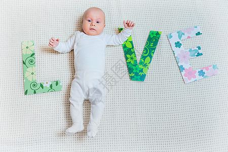 用婴儿腿来形容爱的字词安全母亲孩子父母几个月享受生活童年按摩家庭图片