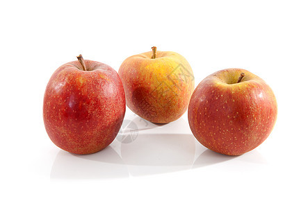 白色背景上三个红色苹果食物维生素饮食水果图片