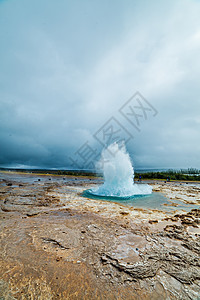 Strokkkur 喷雾器侵蚀地球活力场地涌泉蒸汽压力气泡力量戏剧性图片