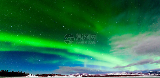 强烈展示北光的北极光天文学领土北极星天空地区太阳风场地戏剧性蓝色亮度图片
