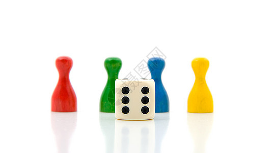 4个彩色的白骰子当铺黄色游戏介子白色蓝色乐趣立方体绿色红色图片