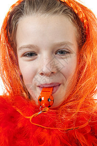 女孩扮成橙色衣服橙子配饰孩子蓝色金发女郎红色派对支持者旗帜工作室图片