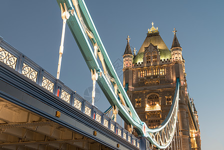 伦敦黄昏塔桥的美丽颜色和灯光城市游客旅行身体明信片国家地标旅游建筑街道图片