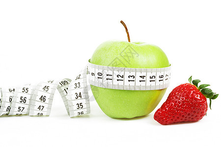 环绕绿苹果和草莓的测量胶带 作为饮食的象征厘米食物控制运动节食数字车削纤维仪表工具图片