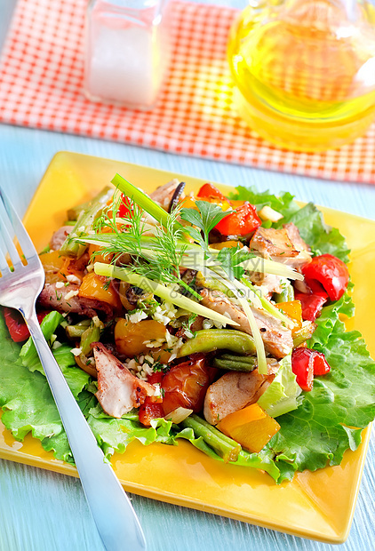 新鲜沙拉蔬菜晚餐午餐橙子餐巾营养食物鱼片萝卜胸部图片