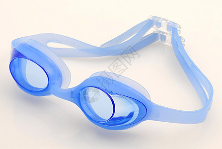 白上隔离的蓝色游泳护目镜图片