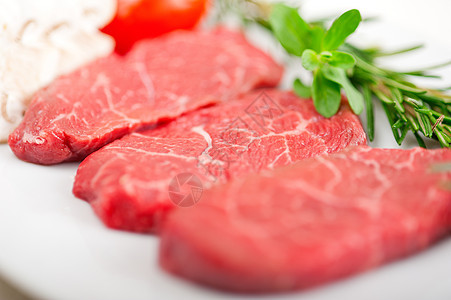 神户三扎基牛肉食物奶牛用餐白色绿色美食大理石纹午餐牛扒红色图片