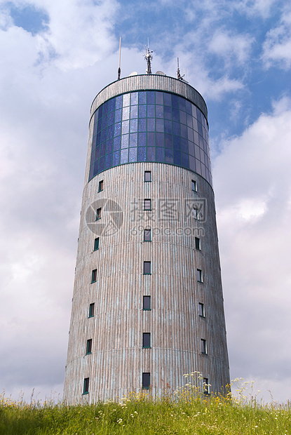 德国的登山小道Rennsteig建筑物森林桅杆圆形远足气象站收音机旅行山脉电塔图片