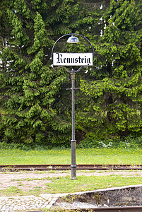 德国RENSTEig站路标指示牌远足交通山脉车站踪迹高地运输铁轨图片