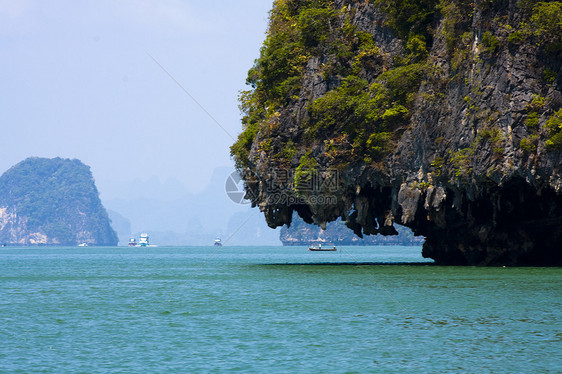 张恩加湾石灰石岩石天空悬崖放松海岸岩溶旅游假期蓝色图片