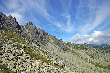 阿尔卑斯山峰场景石头波峰环境草地公园荒野植物溪流岩石图片