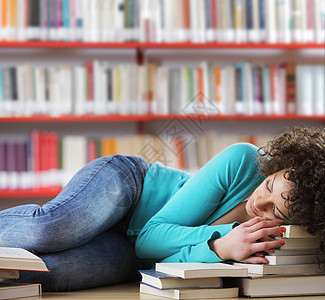 累累学生女性大学生教育女孩文化女子图书馆黑发青年睡眠图片