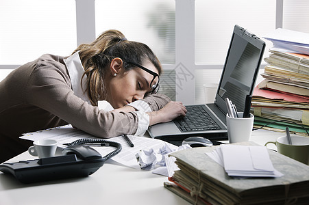 疲劳商业妇女阶层眼镜笔记本商务秘书水平压力电脑桌子人士图片