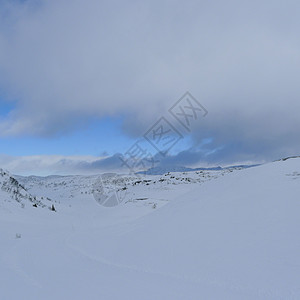冬季山区自然景观滑雪者风景滑雪图片