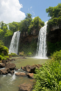 在伊瓜祖瀑布的两个瀑布异国流动情调公园热带荒野奇迹奇观白内障世界遗产图片
