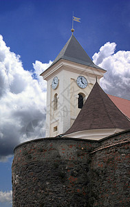 蓝云上古城堡的塔楼旅行天空上帝历史遗产岩石教会旅游建筑学历史性图片