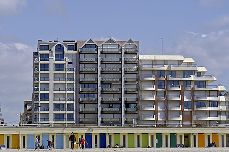 法国北部Touquet市海边建筑 建筑物建造环境海滩天空风景窗户市中心城市旅行海洋中心图片