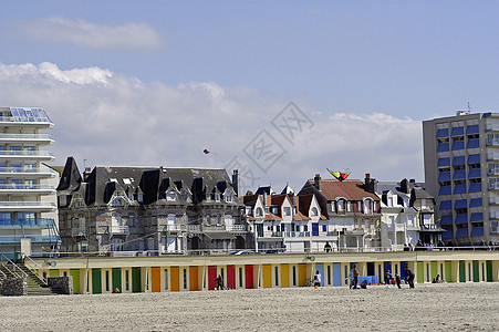 法国北部Touquet市海边建筑 建筑物建造海滩景观天空蓝色风景玻璃海岸中心环境市中心背景图片