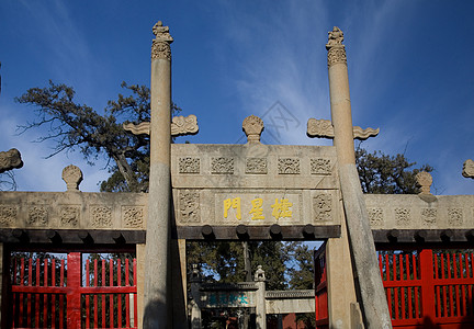 中国山东省Qufu孔子寺门入口处图片