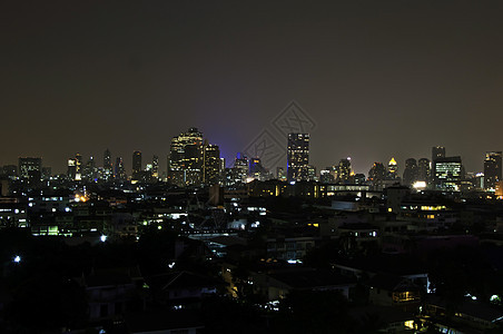 晚上在市区的曼谷市中心建筑学技术黑色摩天大楼酒店建筑景观城市基础设施风景图片