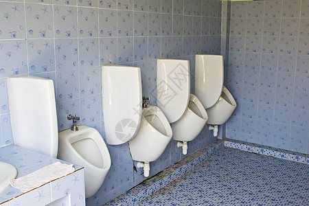 男洗手间排尿绅士们制品小便池厕所男人陶瓷摊位卫生休息图片